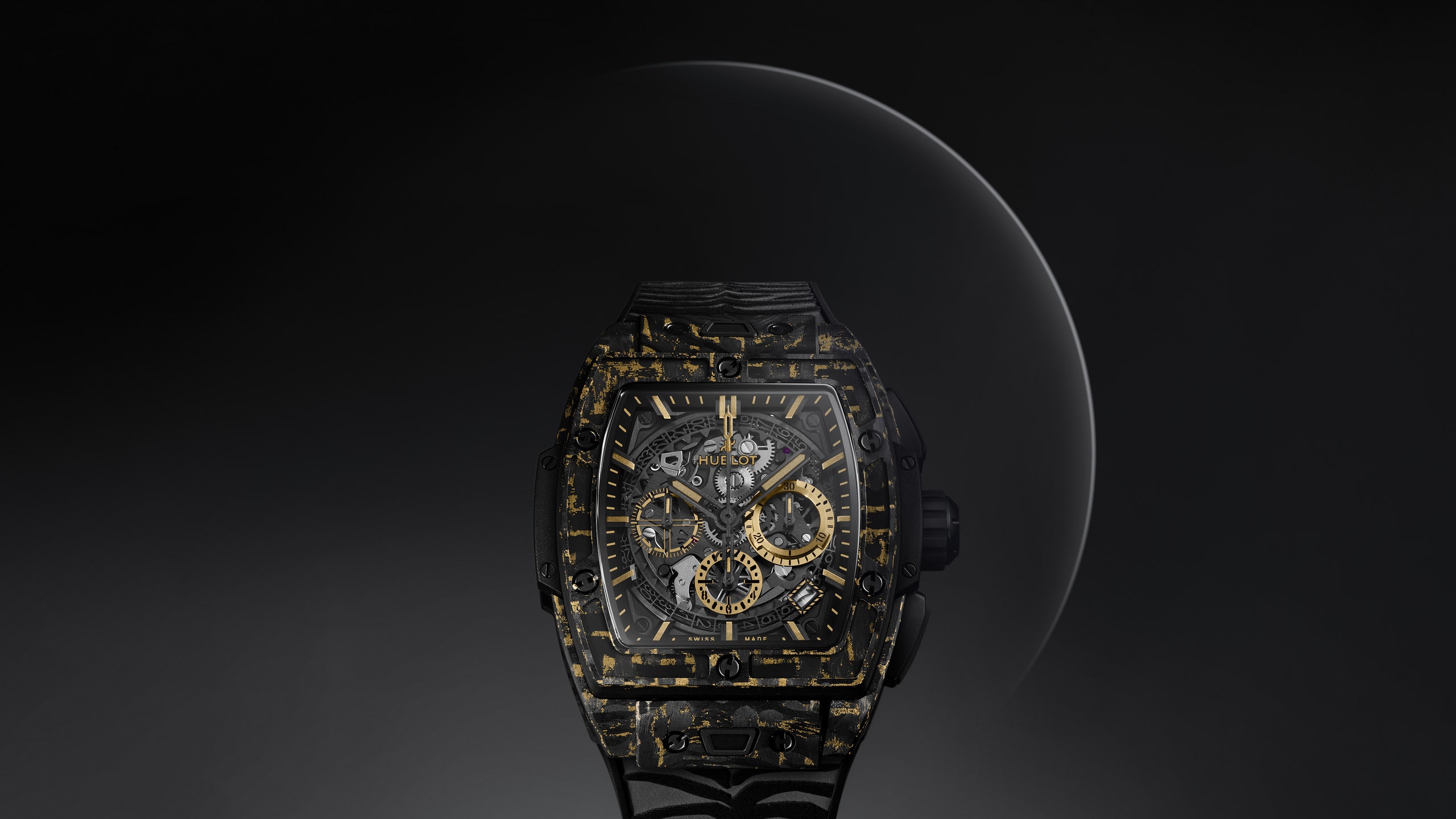 На правах Тигра новые часы Hublot с корпусом из матового углерода и желтого золота