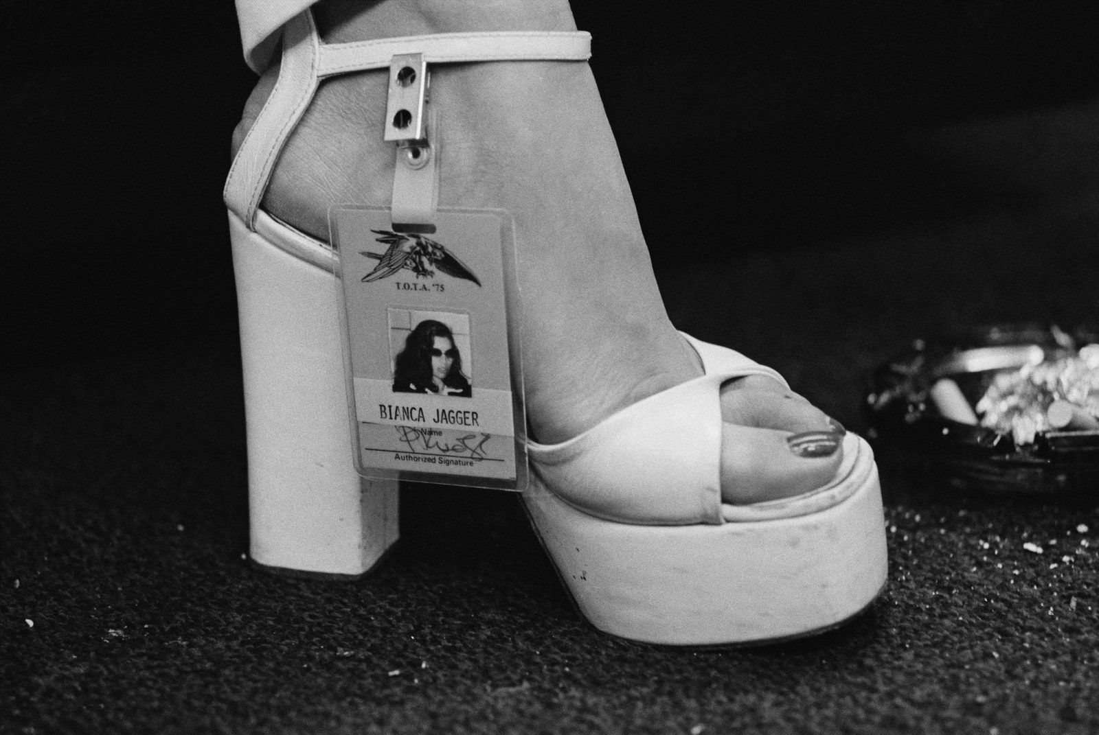 Босоножки Бьянки Джаггер во время тура Rolling Stones по Америке 1975 год.