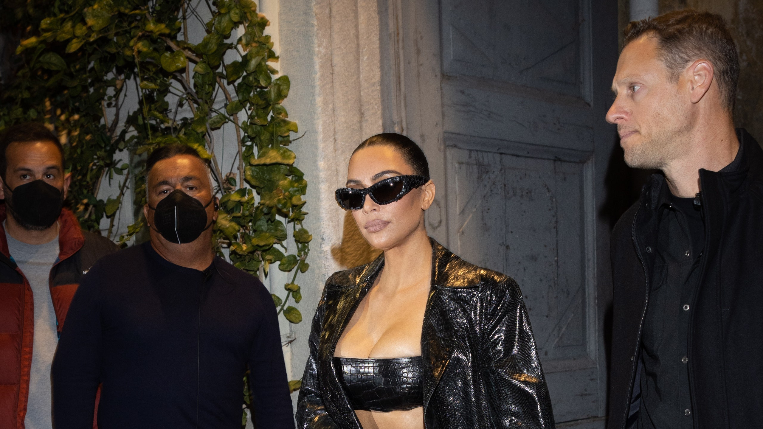 Ким Кардашьян и Джулия Фокс на Неделе моды в Милане. Обе в латексе