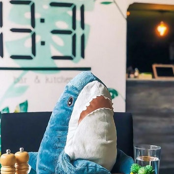 «Миллиард за игрушку»: легендарных акул из IKEA перепродают на «Авито» втридорога